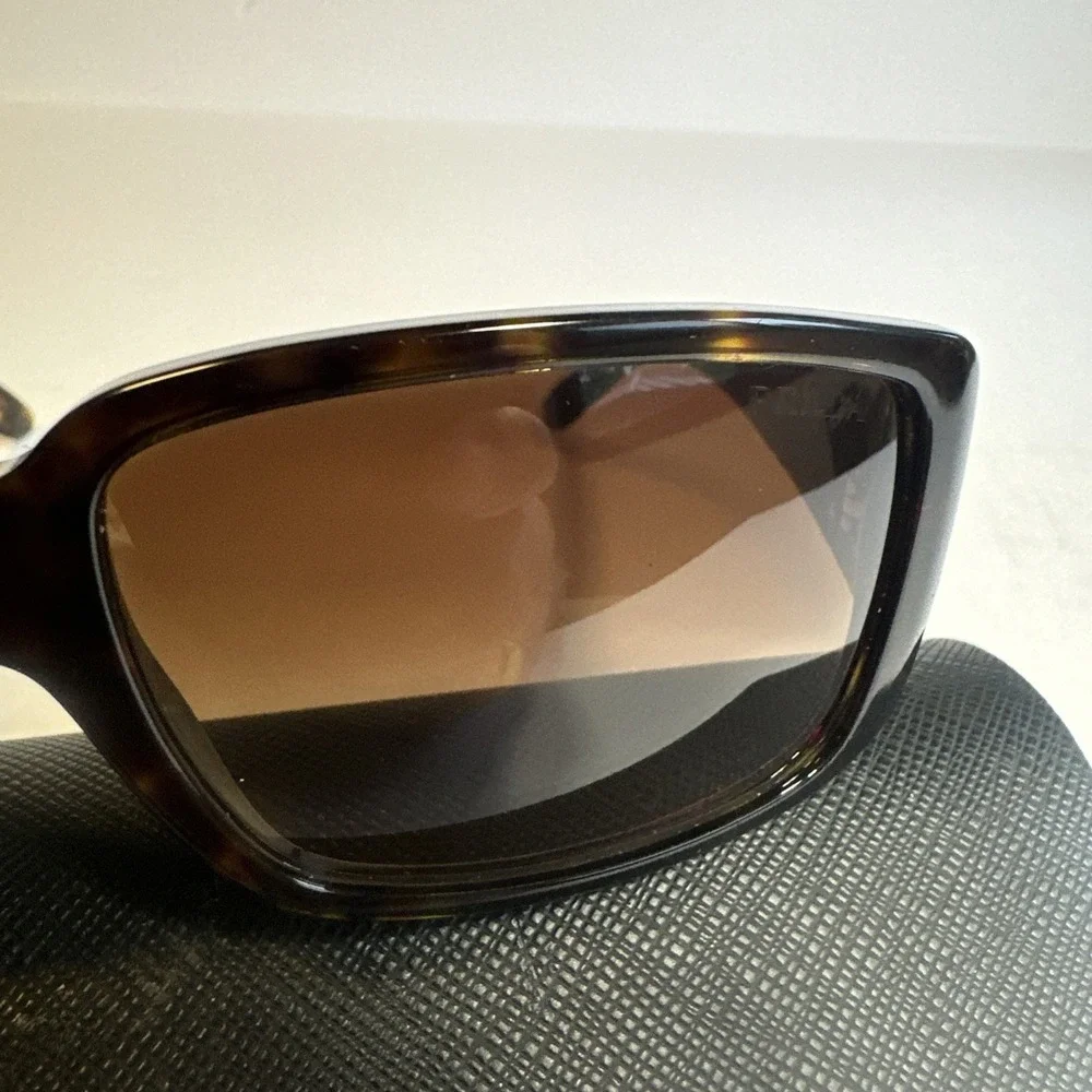 Prada Milano Brown Tortoise Shell Unisex Sunglasses with Case. SPR 16L Italy